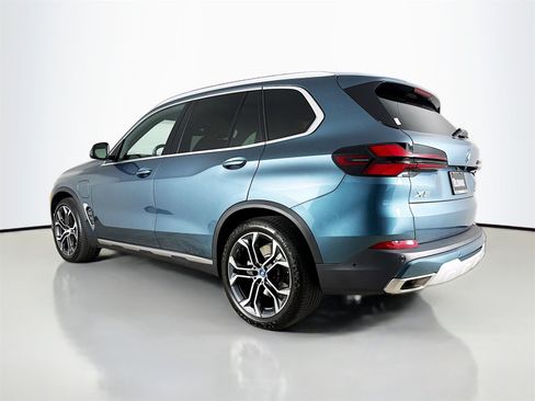 Used 2025 BMW X5 xDrive50e w/ Parking Assistance Package image 5