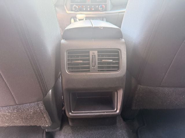 Used 2024 Nissan Rogue S FWD image 23