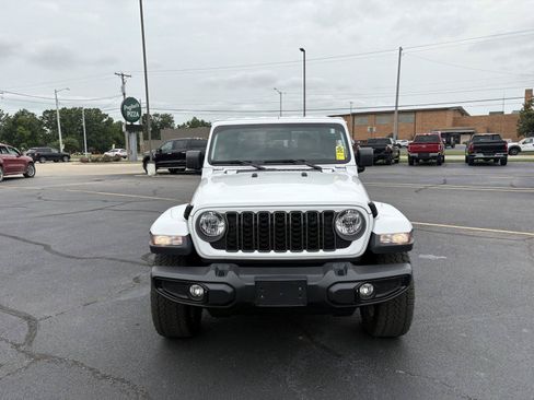 Used 2025 Jeep Gladiator Sport AWD/4WD image 18