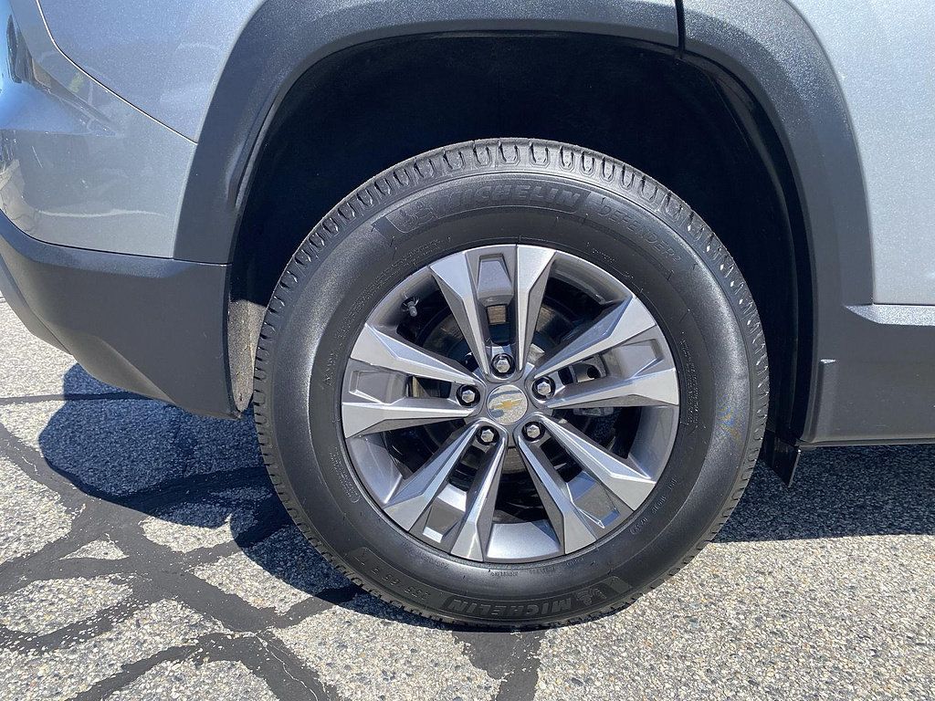 Certified 2025 Chevrolet Equinox LT w/ Convenience Package II AWD/4WD image 9