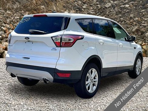 Used 2017 Ford Escape SE AWD/4WD image 2