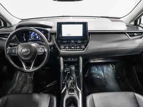 Used 2025 Toyota Corolla Cross XLE w/ Convenience Package FWD image 12