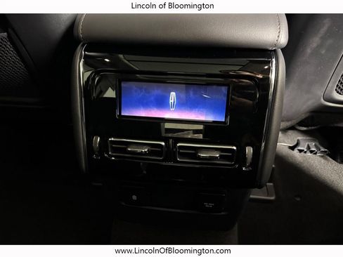 New 2026 Lincoln Aviator AWD w/ Jet Appearance Package image 17