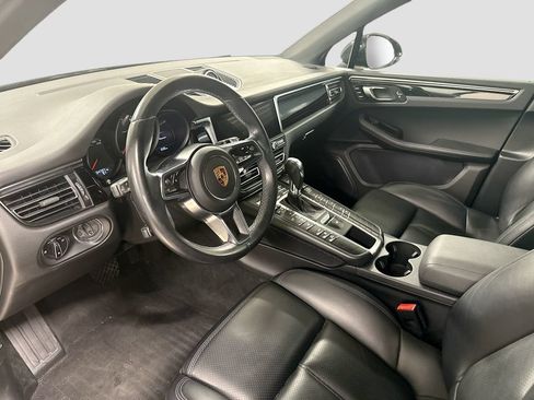 Certified 2020 Porsche Macan AWD/4WD image 4