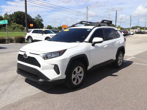 Used 2021 Toyota RAV4 LE FWD image 3