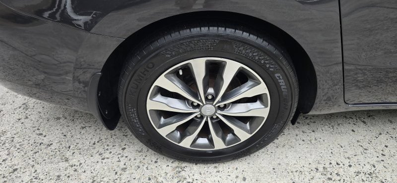 Used 2017 Kia Sedona SX FWD image 11