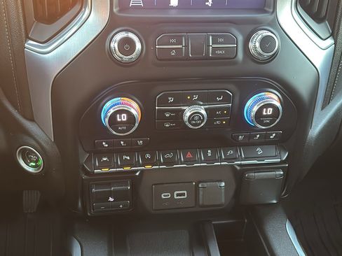 Used 2019 GMC Sierra 1500 SLT w/ SLT Premium Plus Package image 18