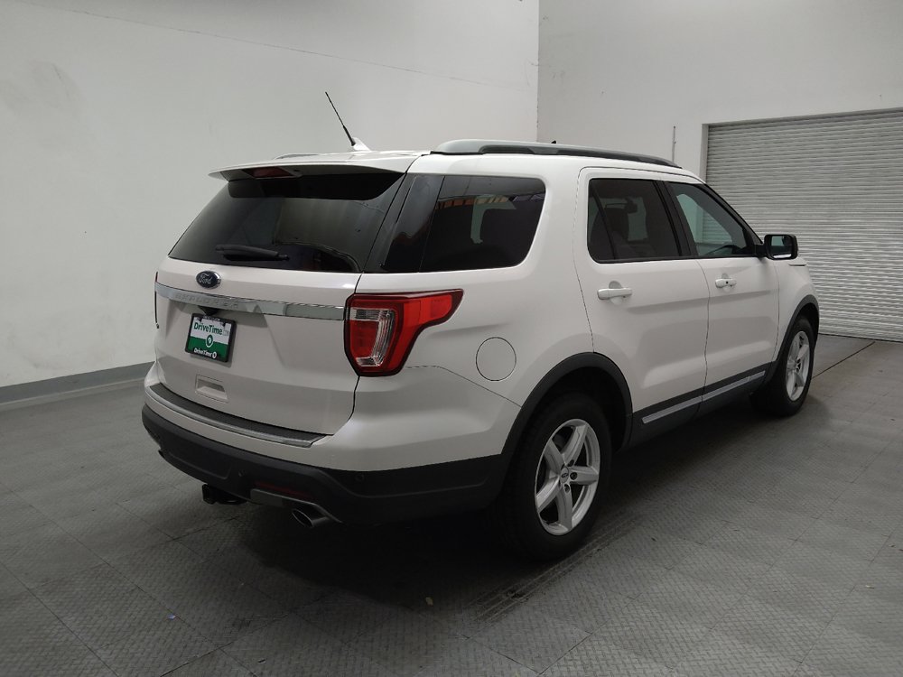 Used 2018 Ford Explorer XLT w/ Equipment Group 202A FWD image 9