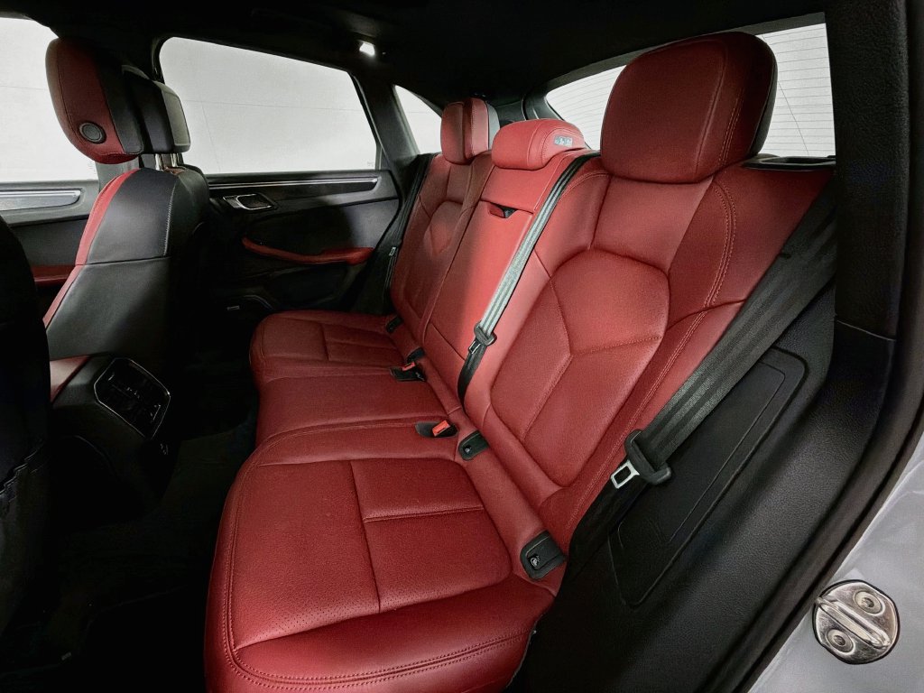 Certified 2024 Porsche Macan GTS AWD/4WD image 24