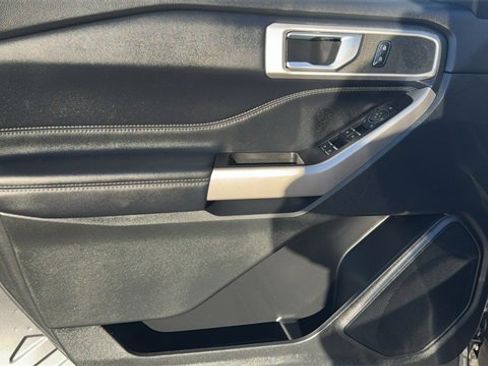 Certified 2022 Ford Explorer XLT w/ Equipment Group 202A image 9