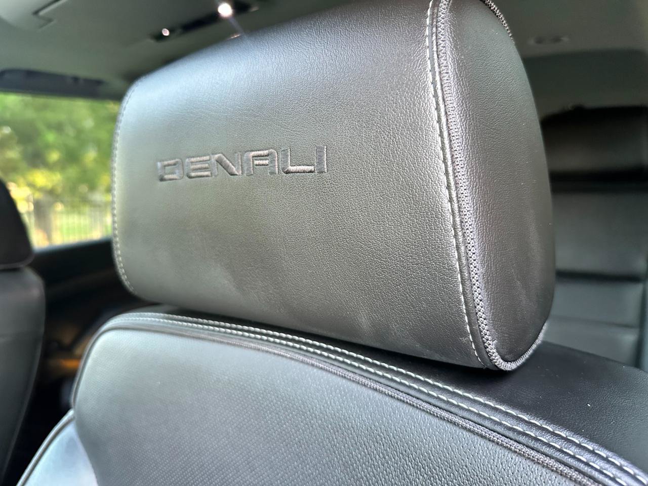 Used 2020 GMC Yukon Denali w/ Denali Ultimate Package RWD image 15