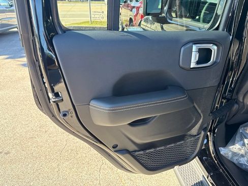 New 2027 Jeep Wrangler Unlimited Sahara AWD/4WD image 21