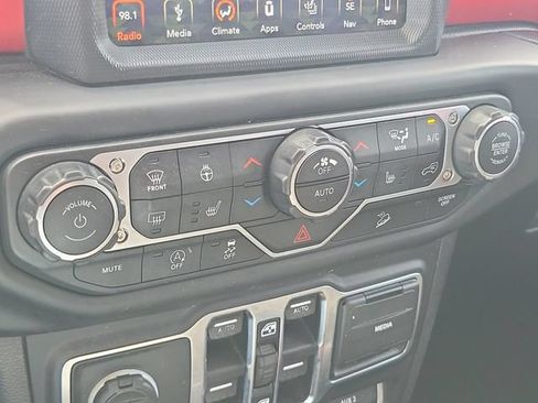 Used 2018 Jeep Wrangler Unlimited Rubicon AWD/4WD image 26