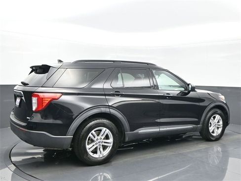 Used 2020 Ford Explorer XLT w/ Comfort Package image 6