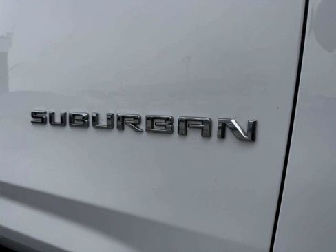 Used 2021 Chevrolet Suburban Premier w/ Premium Package RWD image 11