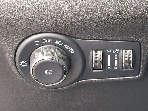 Used 2023 Jeep Compass Latitude image 24