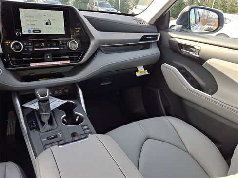 New 2026 Toyota Highlander XLE image 11