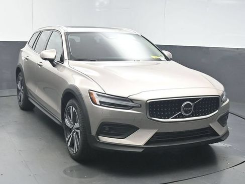 New 2026 Volvo V60 B5 Cross Country Plus w/ Protection Package Premier AWD/4WD image 2