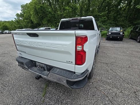 Used 2022 Chevrolet Silverado 1500 LTZ w/ LTZ Premium Package AWD/4WD image 8
