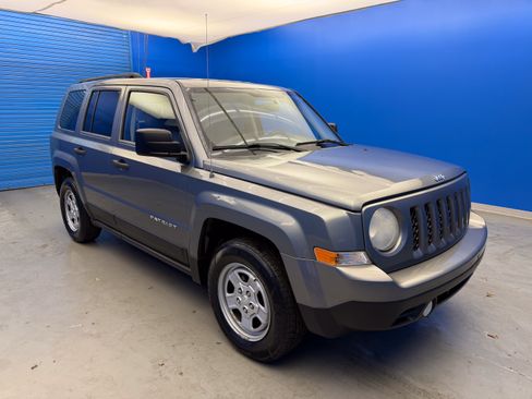 Used 2012 Jeep Patriot Sport FWD image 2