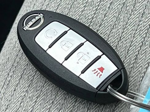 Used 2022 Nissan Rogue SV AWD/4WD image 29