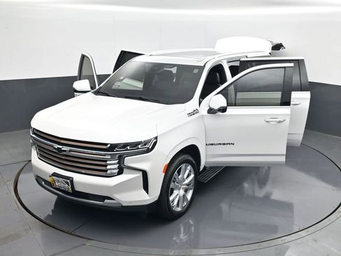 Used 2024 Chevrolet Suburban High Country AWD/4WD image 31