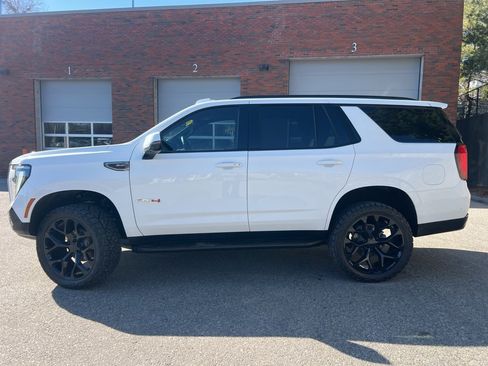 Used 2025 GMC Yukon AT4 image 3