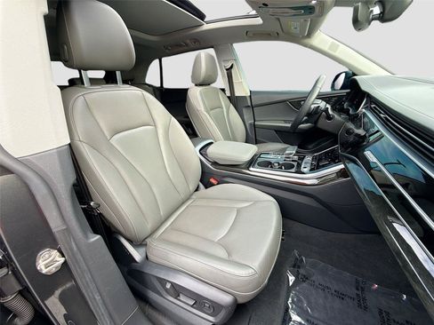 Used 2021 Audi Q8 Prestige AWD/4WD image 30