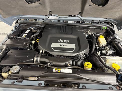 Used 2015 Jeep Wrangler Unlimited Rubicon AWD/4WD image 22