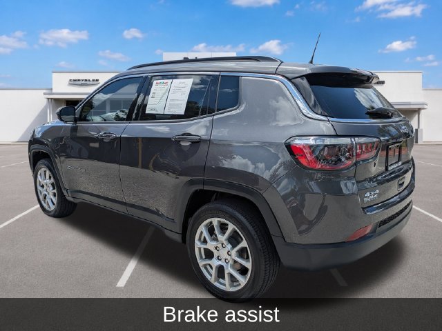 Used 2024 Jeep Compass Latitude AWD/4WD image 6
