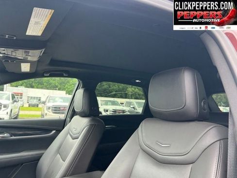 Used 2022 Cadillac XT5 Premium Luxury w/ Technology Package FWD image 12