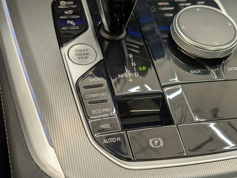 Used 2022 BMW X5 xDrive40i w/ M Sport Package image 25