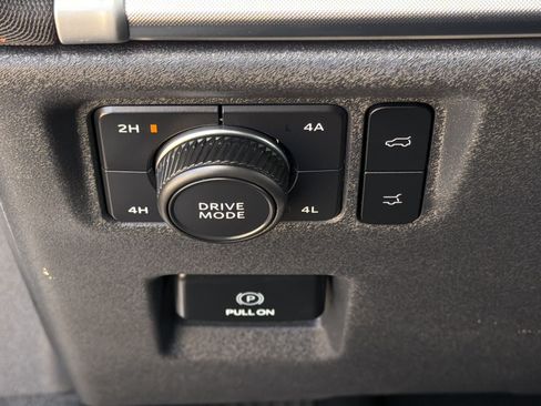 Used 2025 Ford Expedition Platinum AWD/4WD image 22