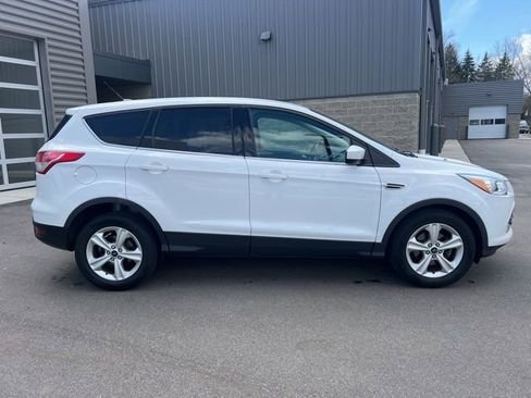 Used 2015 Ford Escape SE image 4