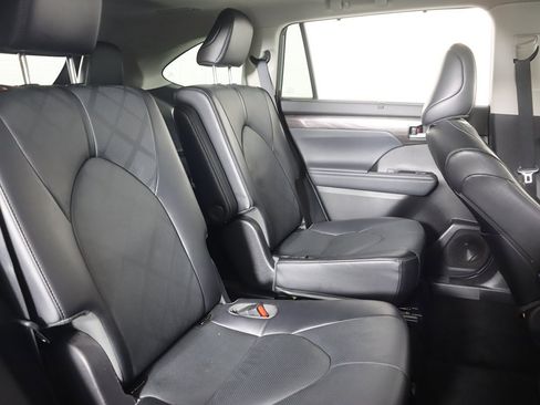 Used 2022 Toyota Highlander Platinum image 40