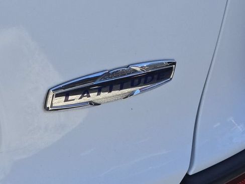 Used 2019 Jeep Cherokee Latitude w/ Popular Appearance Group FWD image 9