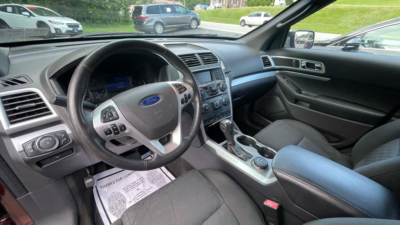 Used 2015 Ford Explorer XLT AWD/4WD image 17