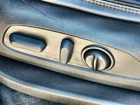 Used 2023 Chevrolet Traverse High Country image 31