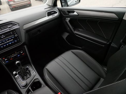 Certified 2023 Volkswagen Tiguan SE image 11