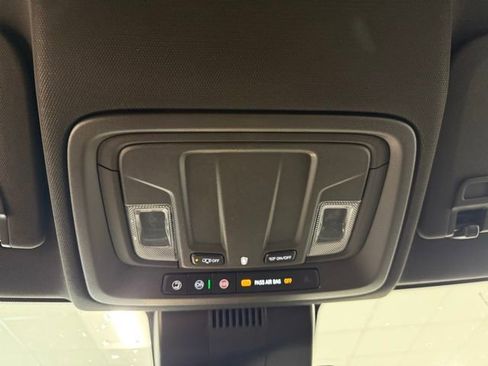 New 2026 GMC Sierra 1500 SLT image 19