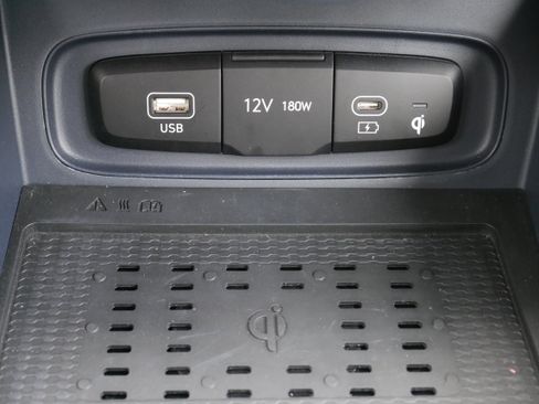 Used 2024 Hyundai Venue Limited image 22