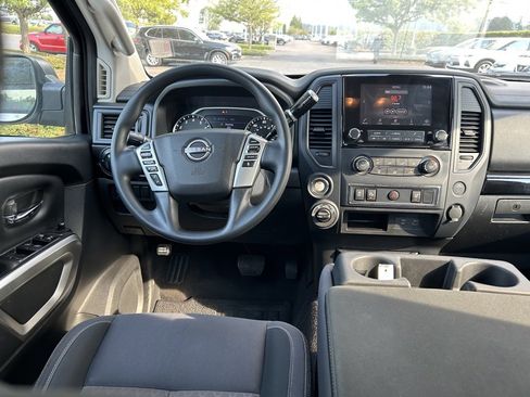 Used 2023 Nissan Titan SV image 3