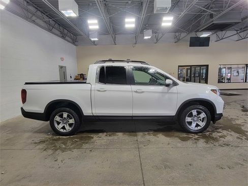 Certified 2025 Honda Ridgeline RTL image 5