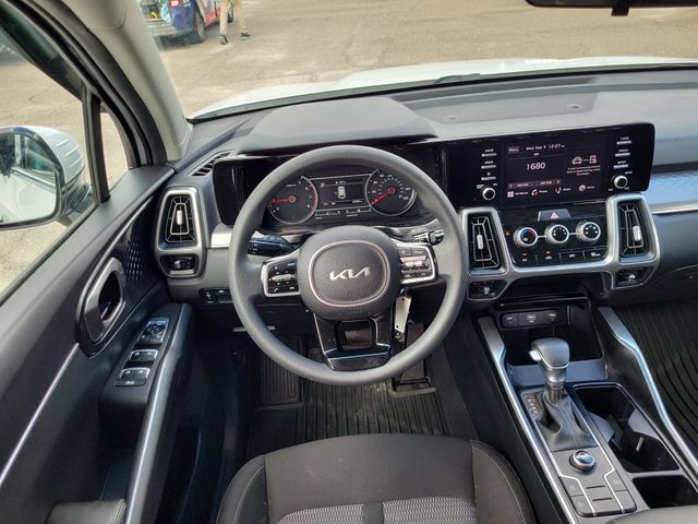 Used 2023 Kia Sorento LX FWD image 10