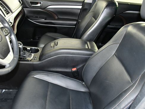 Used 2016 Toyota Highlander XLE image 38
