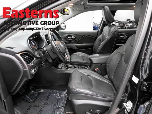 Used 2021 Jeep Cherokee Limited w/ Mopar Interior Package AWD/4WD image 14