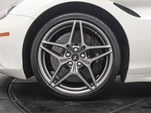Used 2016 Ferrari California T image 33