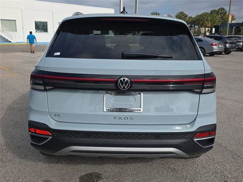 New 2026 Volkswagen Taos SE FWD image 4