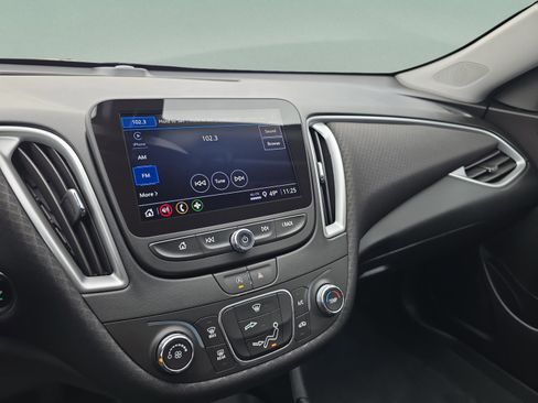 Used 2022 Chevrolet Malibu RS image 19