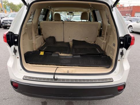 Used 2017 Toyota Highlander XLE AWD/4WD image 14